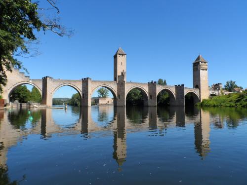 Le Balcon des Jasses — 4-Star Luxury Hotel in Cahors, France