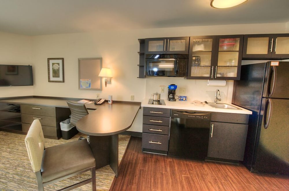 Candlewood Suites Sioux City Southern Hills by IHG - photo 21