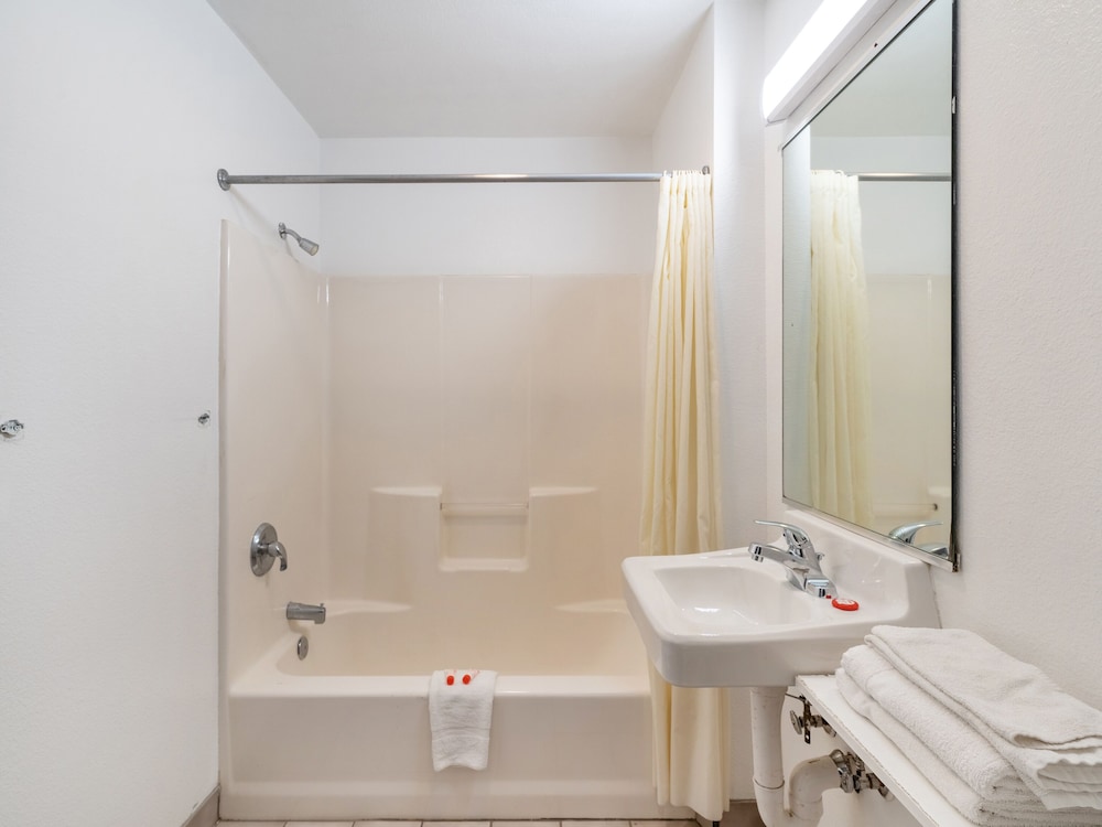 OYO Hotel San Antonio near AT&T Center - photo 22