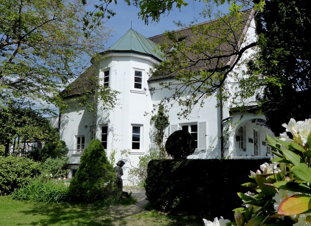 Am Eichholz Galerie & Art Hotel in Murnau Am Staffelsee, Germany