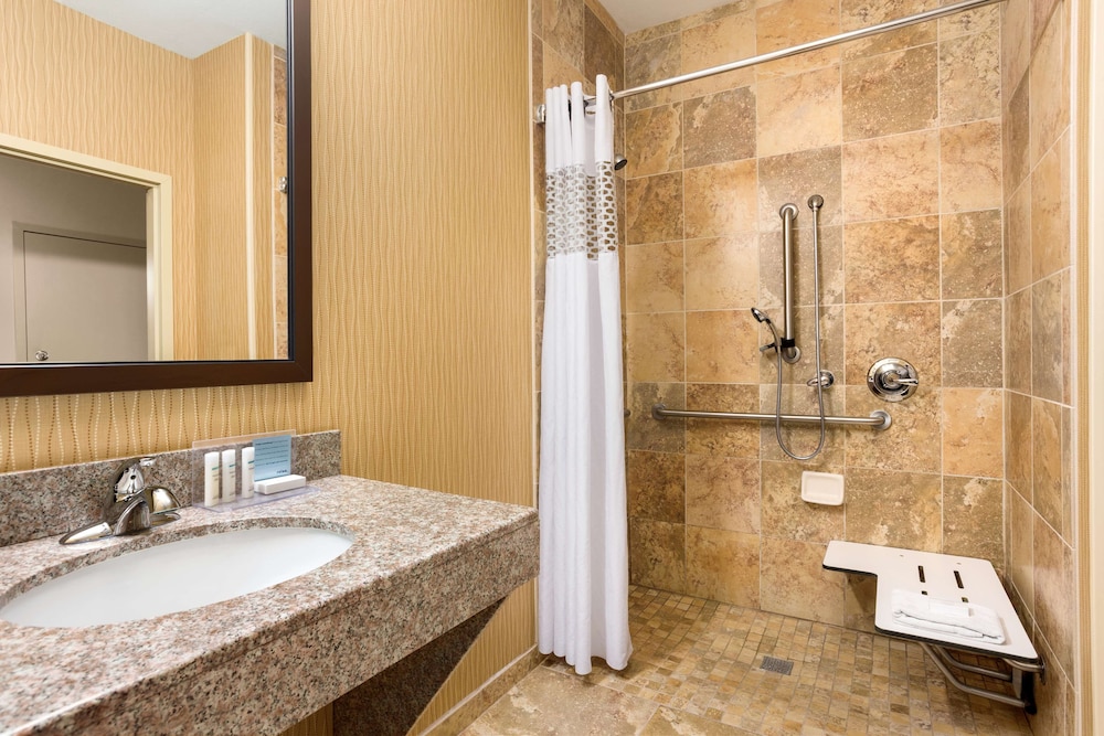 Hampton Inn Wichita East - photo 16