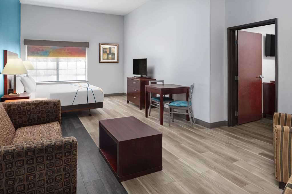 La Quinta Inn & Suites by Wyndham Woodward - photo 32