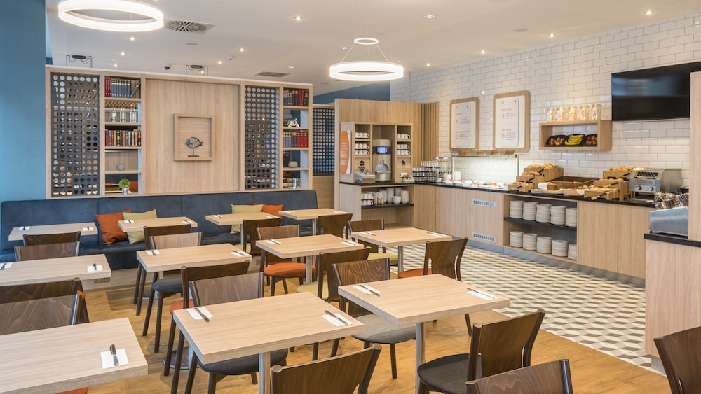Holiday Inn Express Hotel & Suites Schulenburg by IHG - photo 65