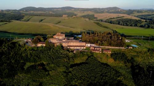Borgo Belsedere Biofarm Estate Resort In Tuscany — Trequanda