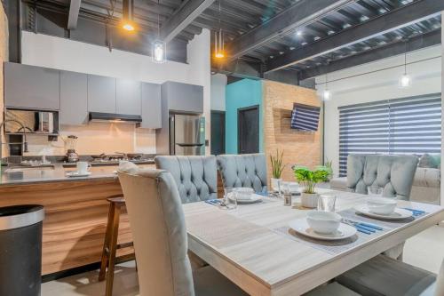 Depa Industrial Moderno y lujoso — 4-Star Luxury Hotel in Durango, Mexico