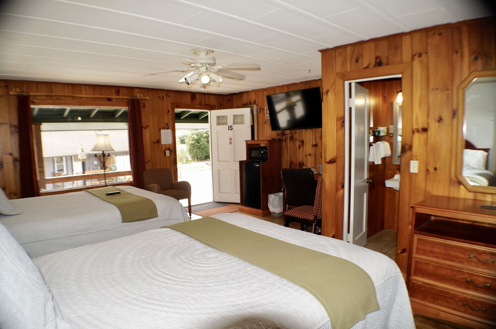 CedarWood Inn - photo 86