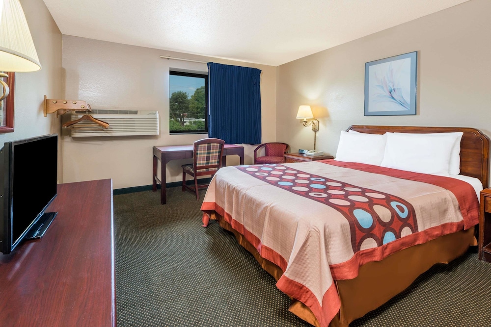 Super 8 by Wyndham Bridgeton Arpt St Louis Area - photo 9