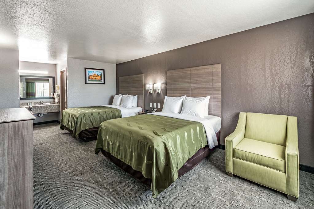 Quality Inn I 10 East near Frost Bank Center - photo 18