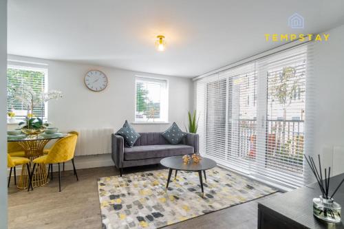 High Spec Modern Apartment Prime Location Parking By Tempstay