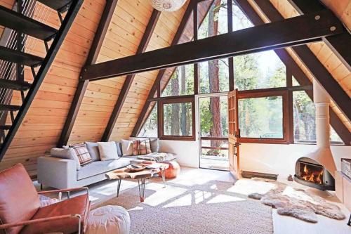 Mid Century Modern Cabin The Tahoe A Frame — 4-Star Luxury Hotel in Homewood, United States