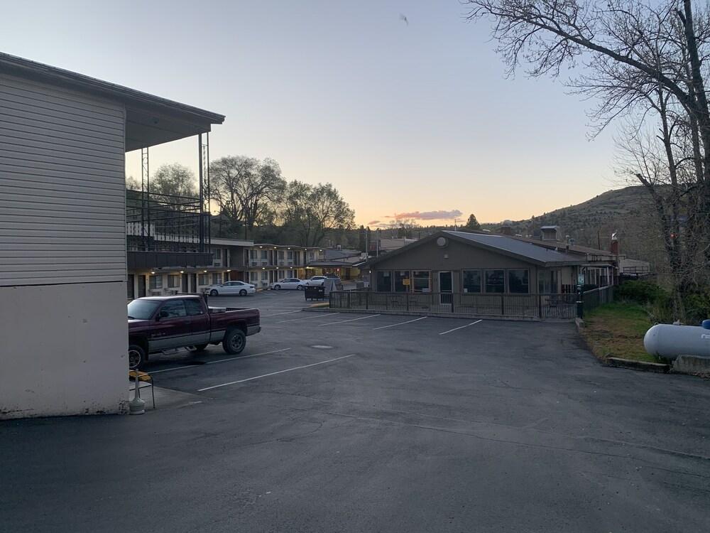 Sunset Inn John Day - photo 3