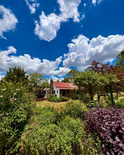 Red Hill Cottage Walcha — 4-Star Luxury Hotel in Walcha, Australia