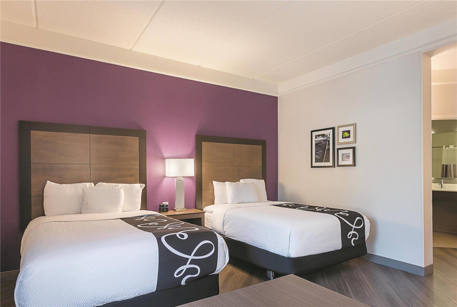 La Quinta Inn & Suites by Wyndham Atlanta Alpharetta - photo 31