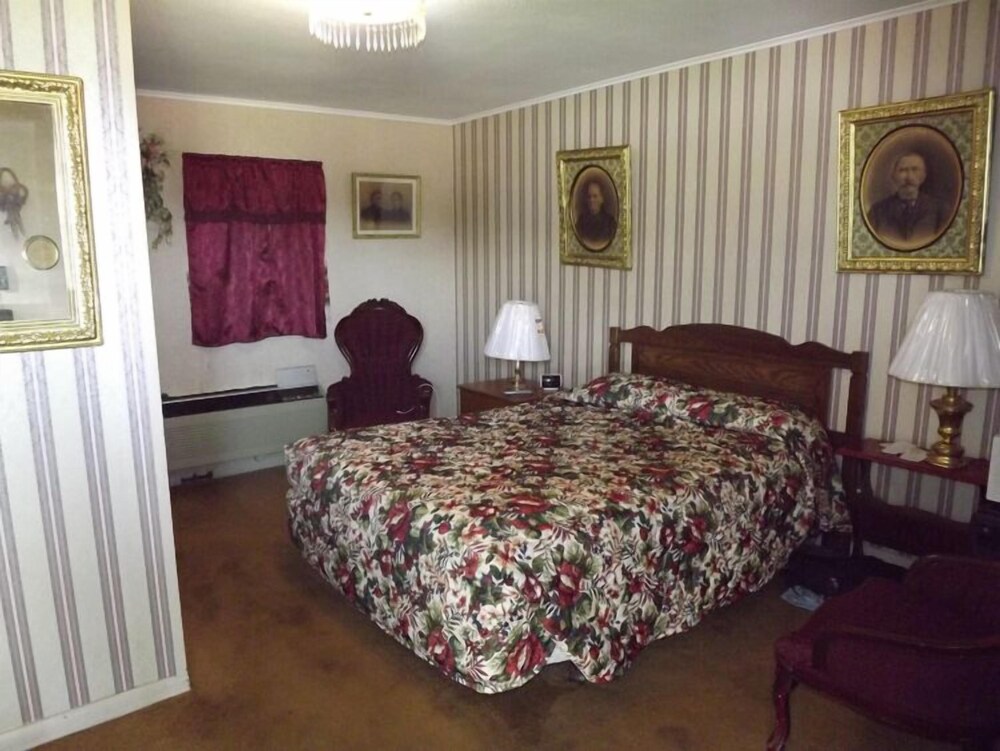 Holiday Motel - photo 7