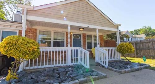 Cheerful 2 Bedroom Home near Virginia Wesleyan — 4-Star Luxury Hotel in Virginia Beach, United States