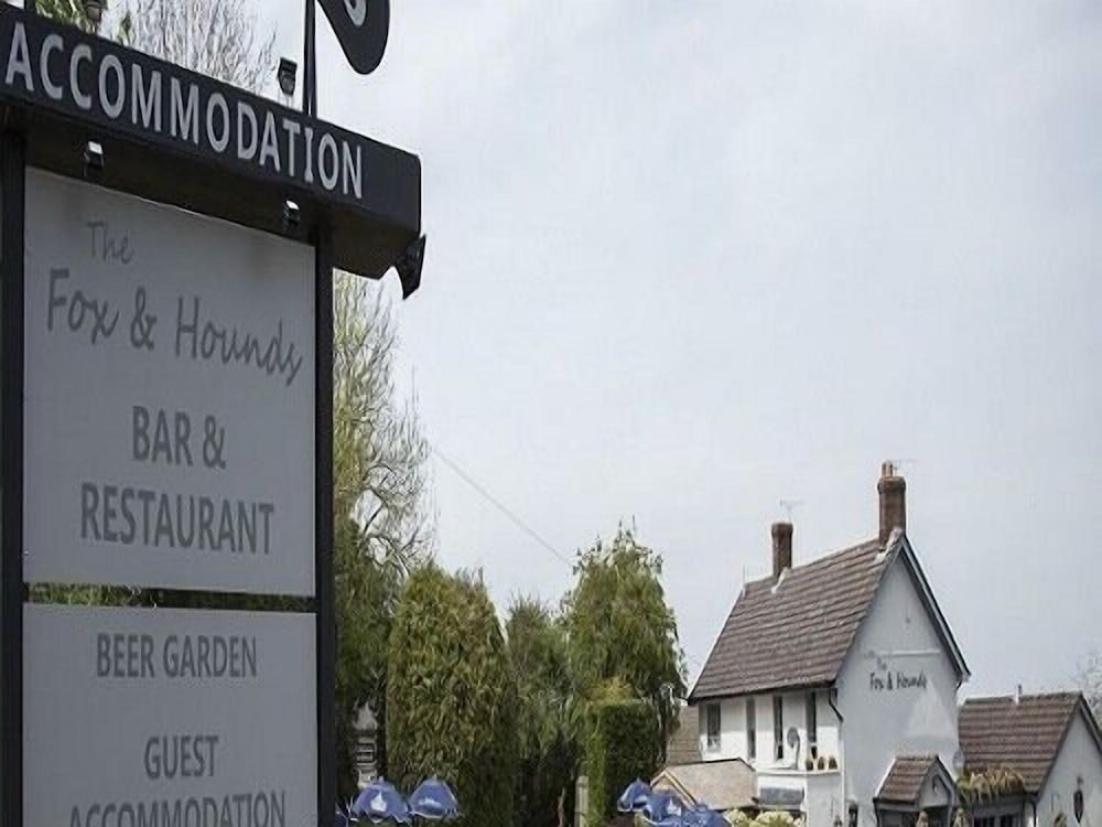 The Fox Hounds — Swindon