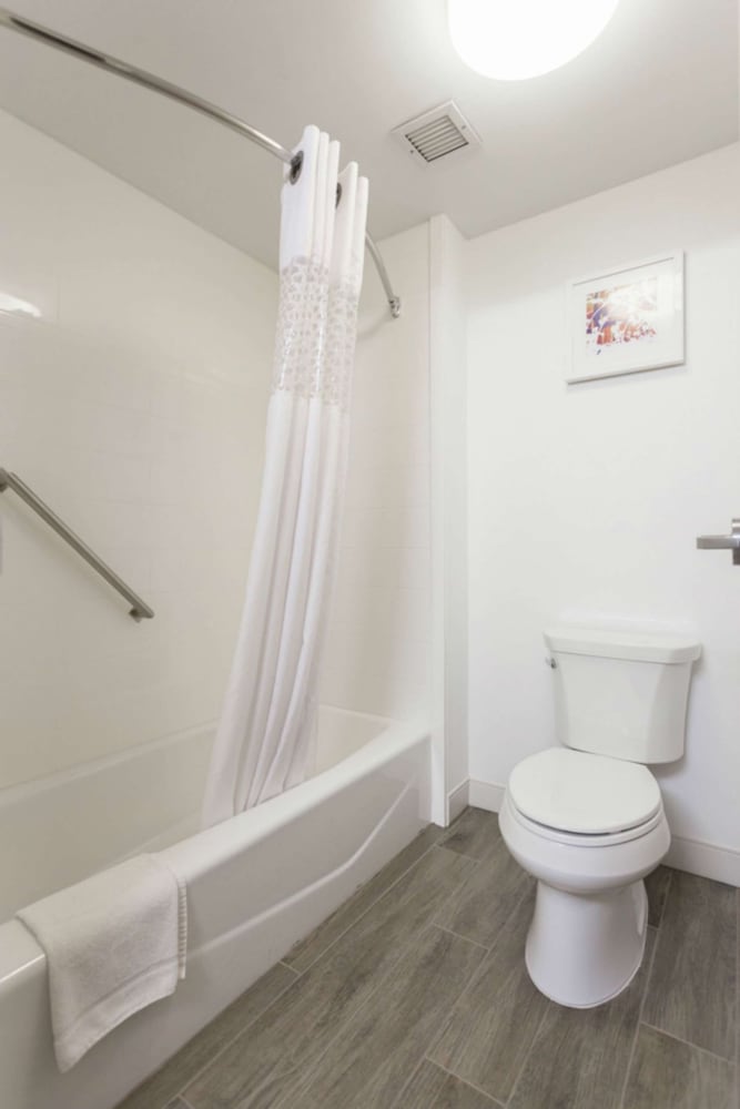 Hampton Inn & Suites Dallas DFW Airport North Grapevine - photo 26