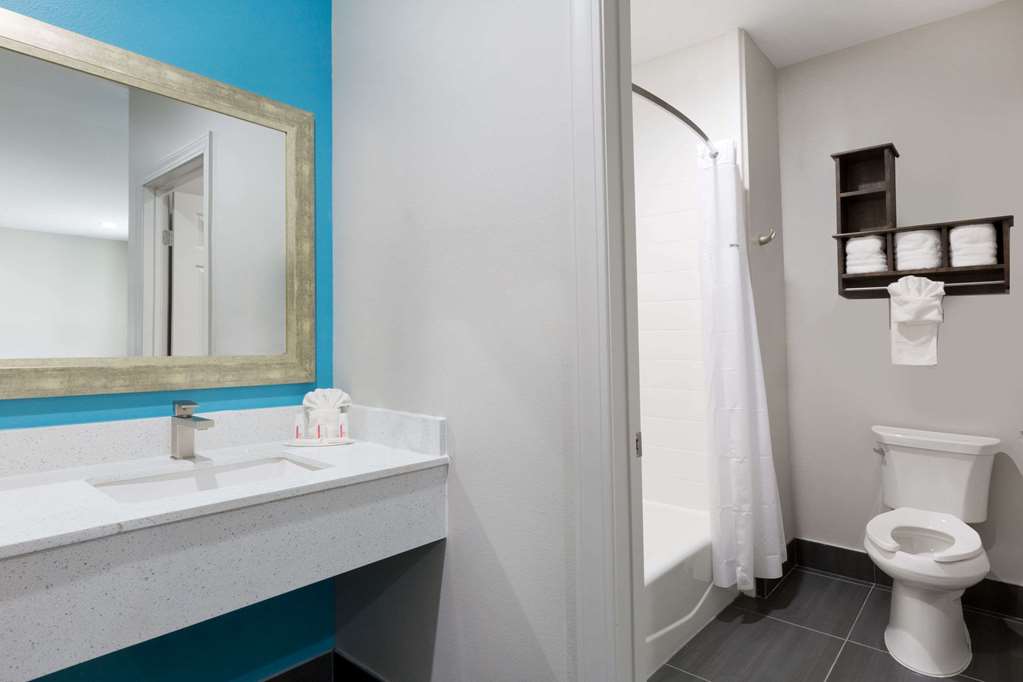 Baymont by Wyndham Bryan College Station - photo 7