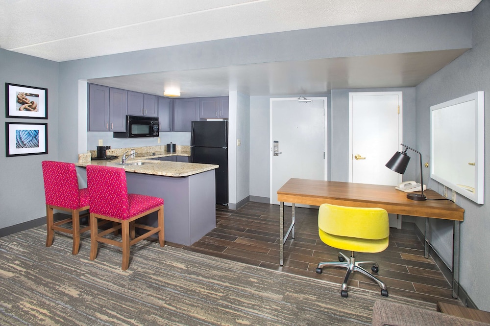 Hampton Inn & Suites Annapolis - photo 15