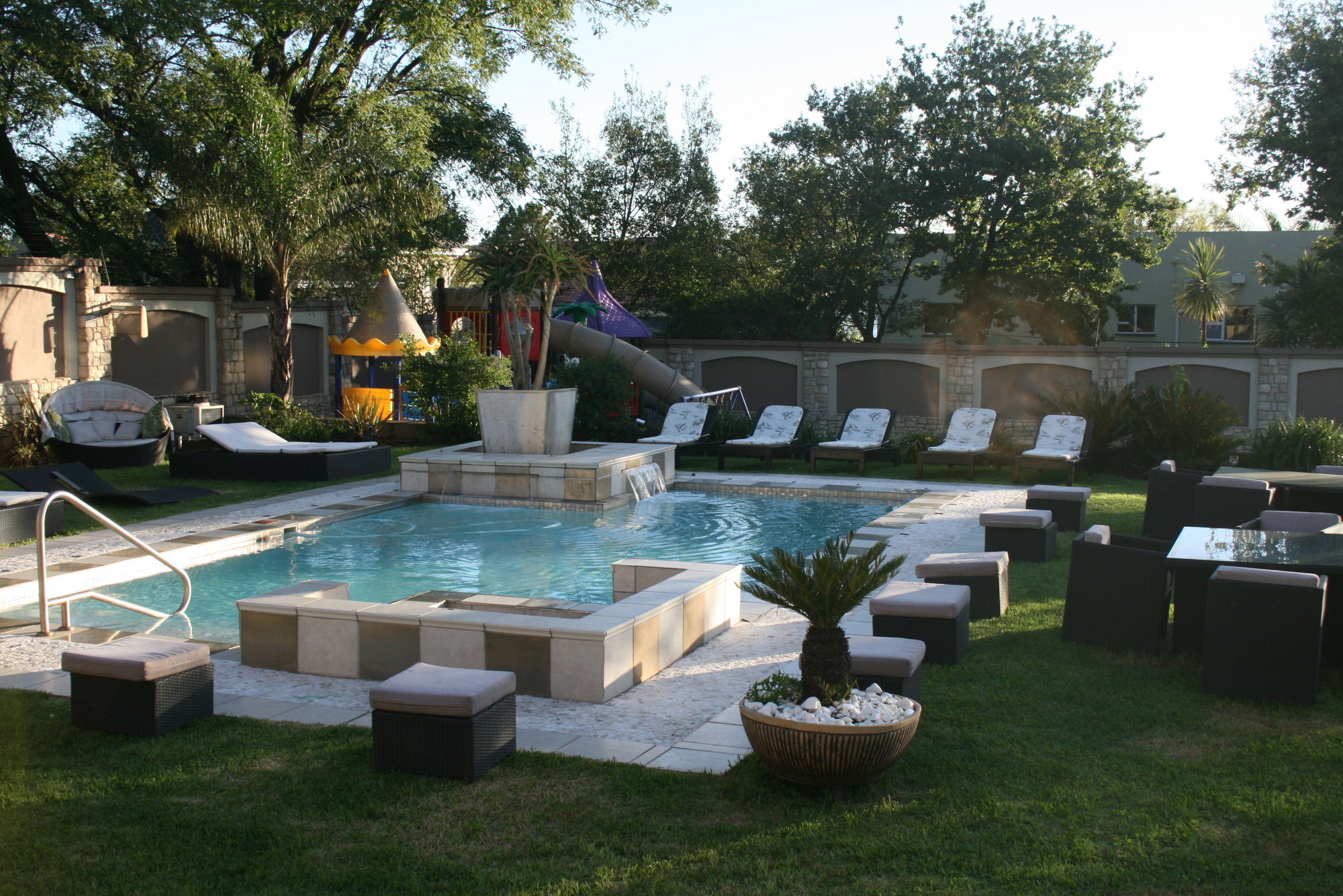 Africa Paradise OR Tambo Airport Boutique Hotel