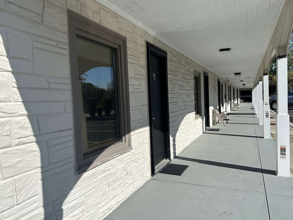 Americas Best Value Inn North Kingstown - photo 7