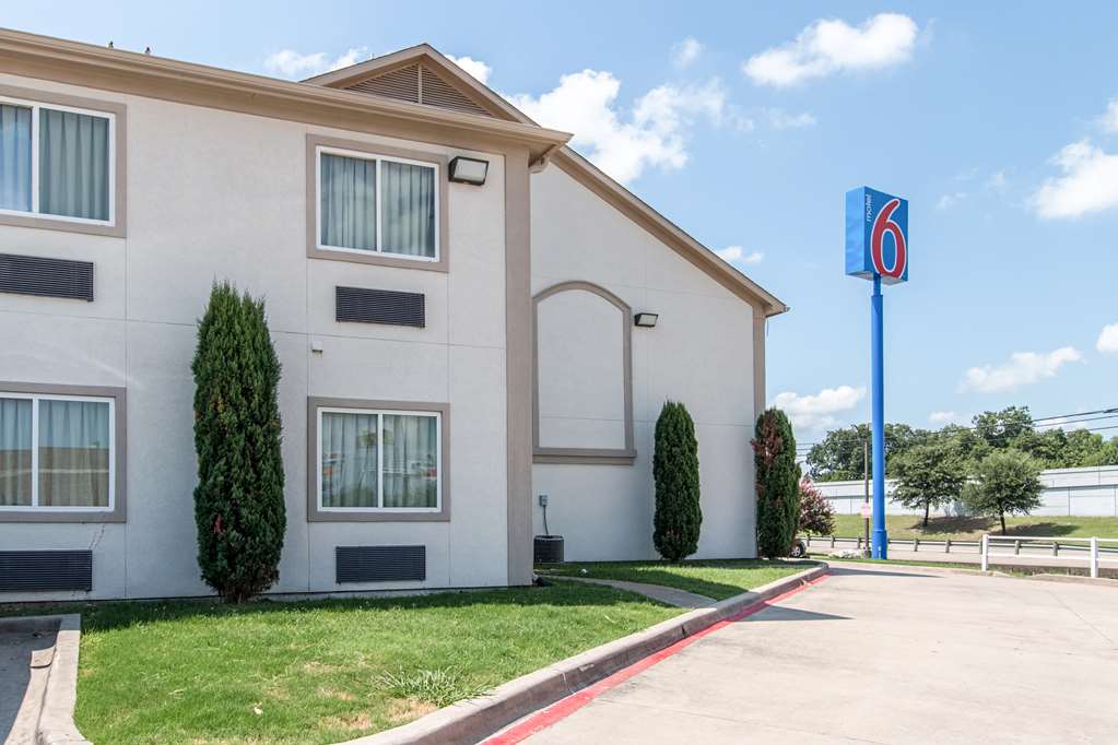 Motel 6 Hutchins - photo 2