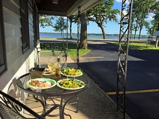 Lakes Inn - photo 10