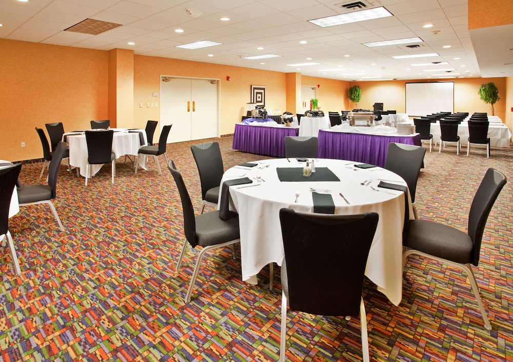 Holiday Inn Manhattan at the Campus by IHG - photo 16