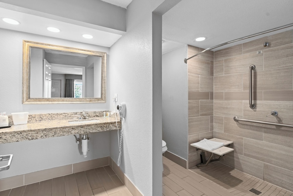 Baymont by Wyndham Orlando East - photo 24