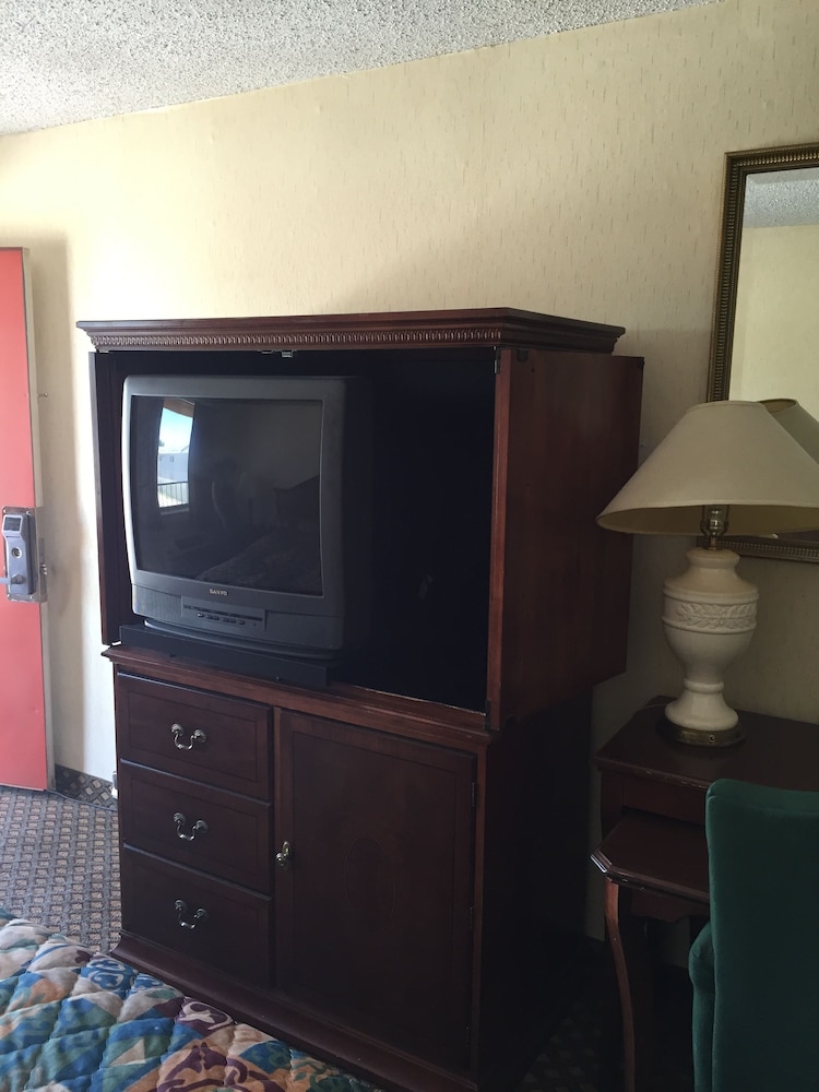Park Hill Inn and Suites - photo 8