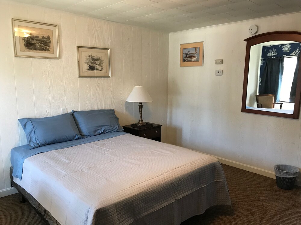Admiral's Ocean Inn - photo 14