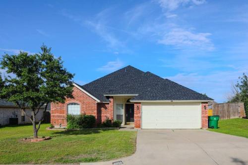 TX Getaway PS5 Xbox GameRoom BBQ Attractions in Fort Worth, United States