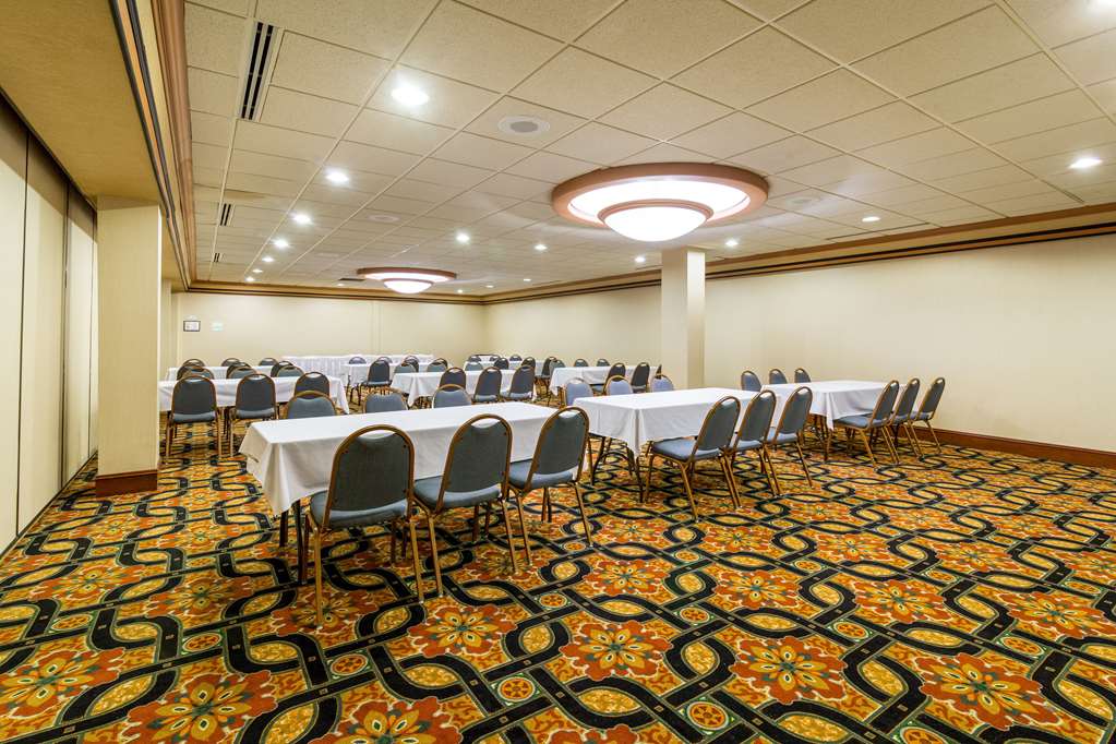 Clarion Hotel Convention Center - photo 59
