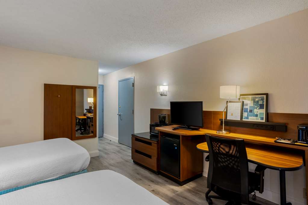 Comfort Inn & Suites Mt. Laurel Philadelphia - photo 13