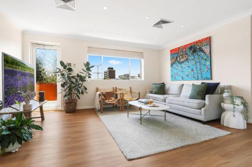 Randwick Shared Apt with Study & built in wardrobe — 4-Star Luxury Hotel in Sydney, Australia