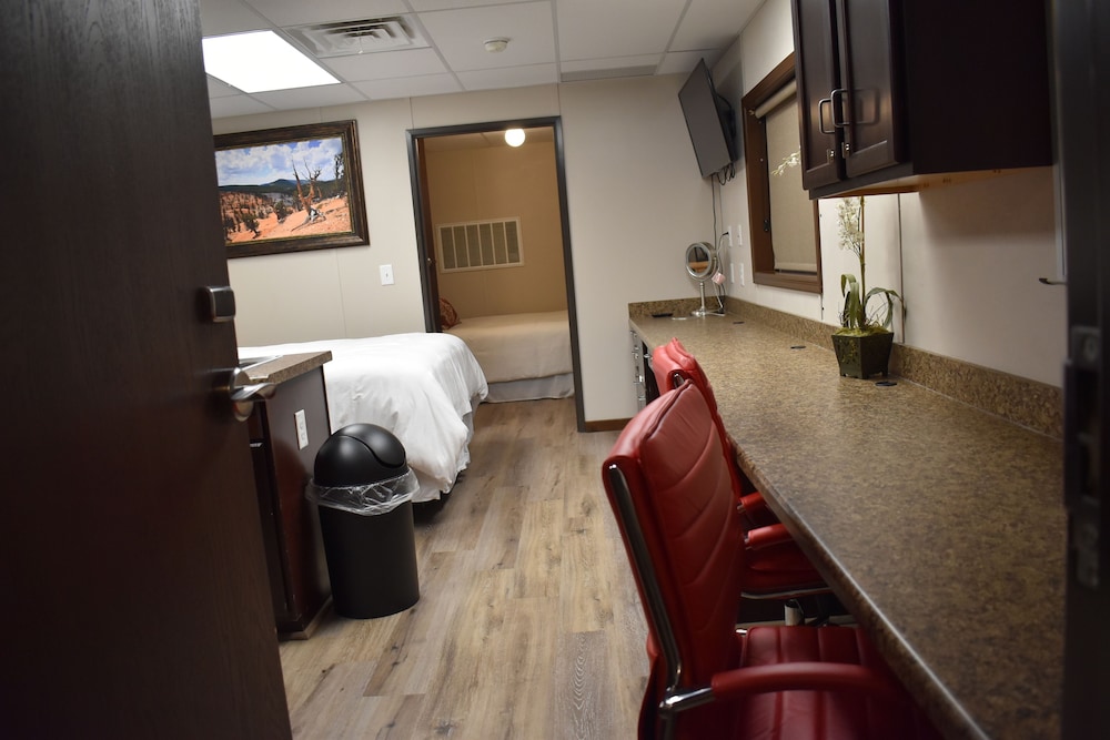 Iron Springs Adventure Resort & RV Park - photo 7