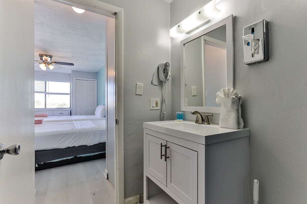 Coastal Waters Inn - photo 163