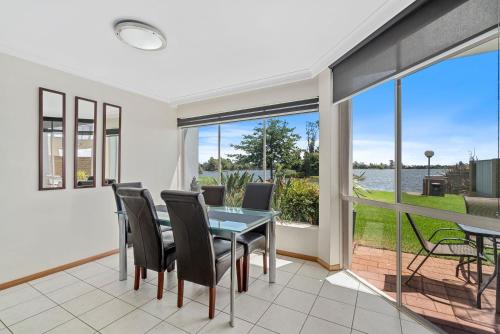 Yarrawonga Lakeside Apartment 49 — 4-Star Luxury Hotel in Yarrawonga, Australia
