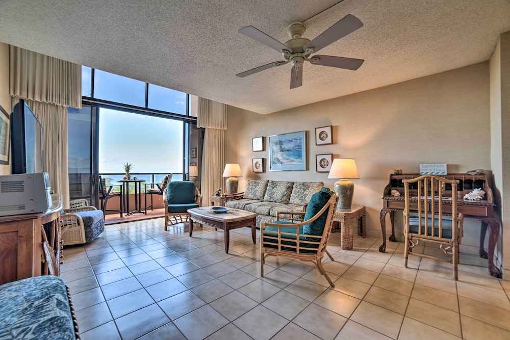Ocean View Maui Penthouse with Balcony and Pool Access — 4-Star Luxury Hotel in Napili-Honokowai, United States
