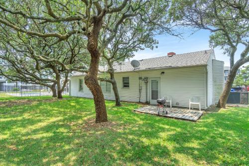 Papas Place by Oak Island Accommodations - photo 49