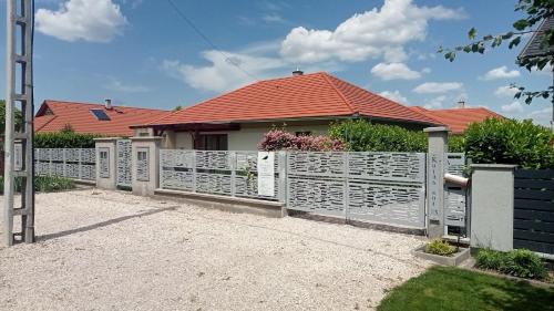 Bíbic Apartman D — 4-Star Luxury Hotel in Kapolnasnyek, Hungary