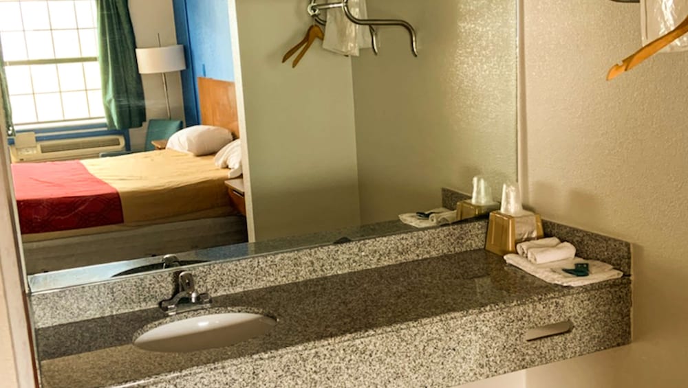 Luxury Inn & Suites Forrest City - photo 11
