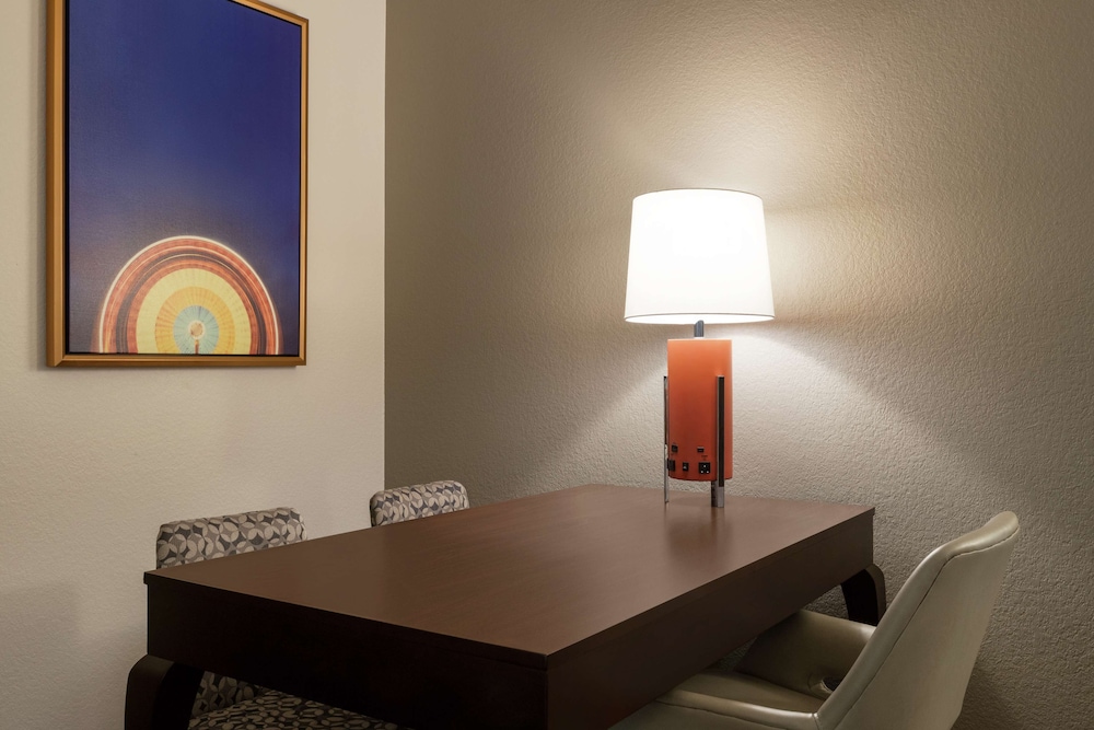 Embassy Suites by Hilton Orlando Lake Buena Vista South - photo 29