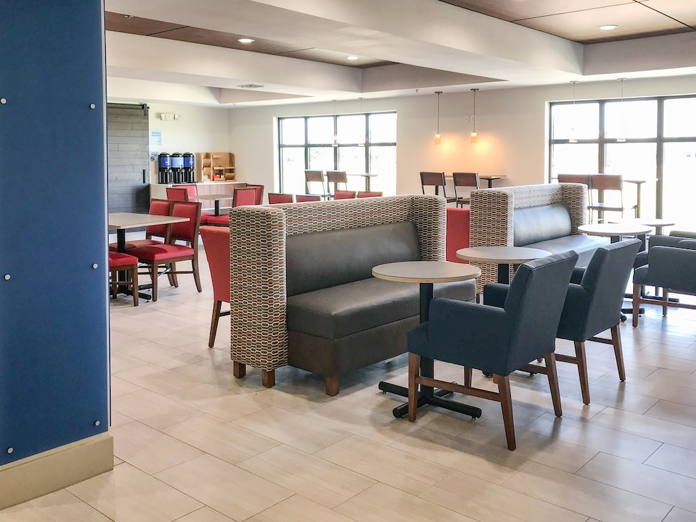 Holiday Inn Express & Suites Lubbock West by IHG - photo 29