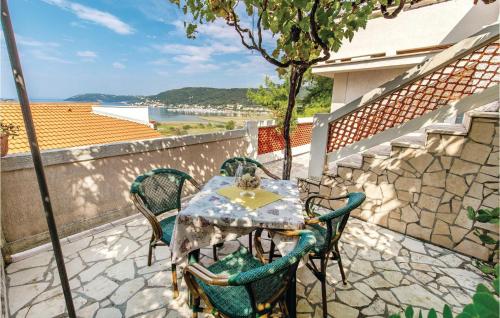 Gorgeous Apartment In Supetarska Draga — 4-Star Luxury Hotel in Supetarska Draga, Croatia