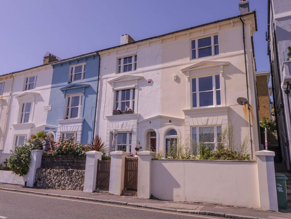 6 Gloster Terrace in Folkestone, United Kingdom