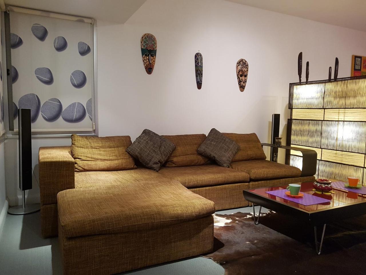 Sylvias Art Studio Apt