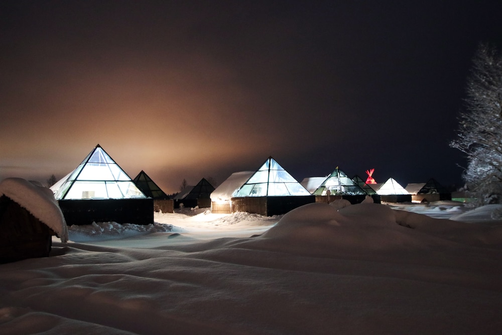 Aurora Pyramid Glass Igloos — hotel in Kittilae