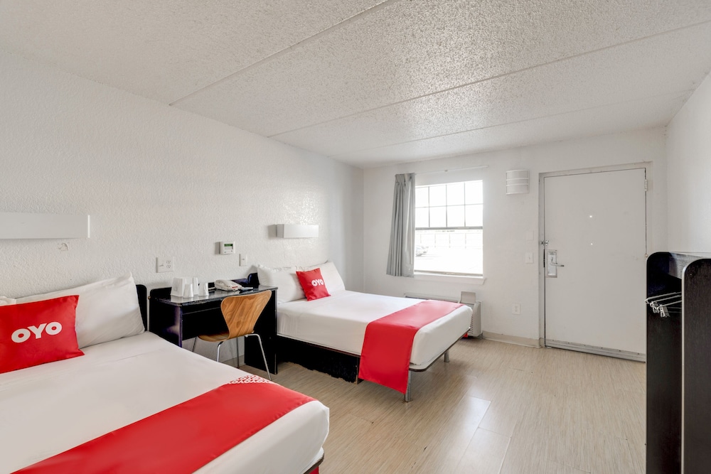 OYO Hotel Houston Katy Freeway - photo 16