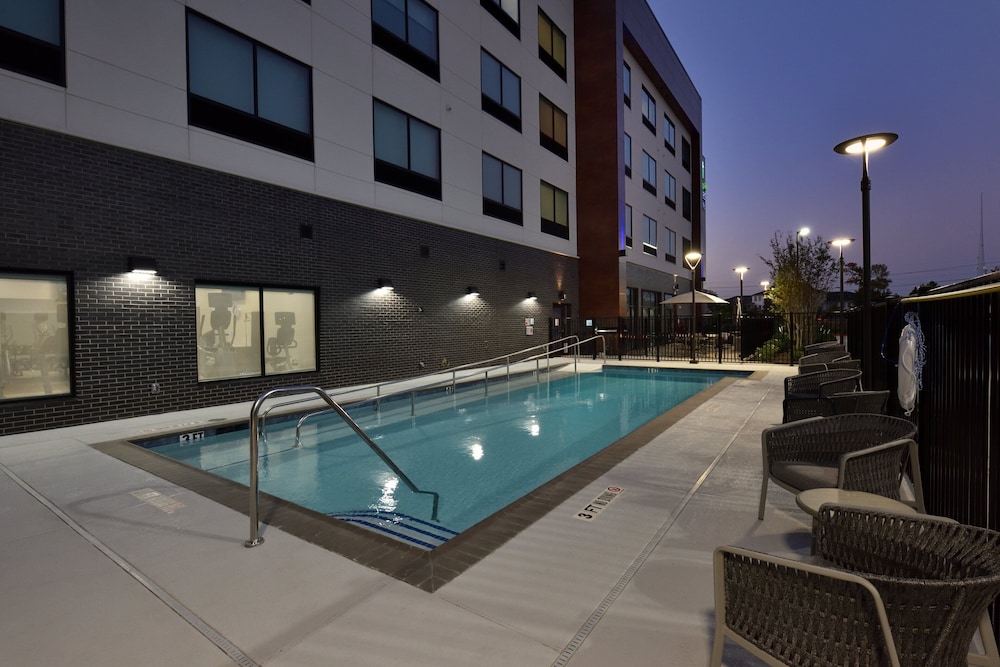 Holiday Inn Express & Suites Spring Woodlands Area by IHG - photo 16